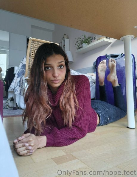 hope feet free actress images