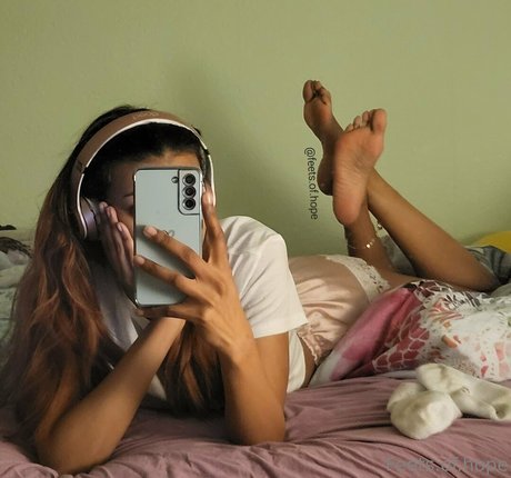 hope feet model erotic picture