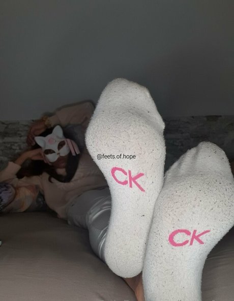 hope feet exclusive actress pictures