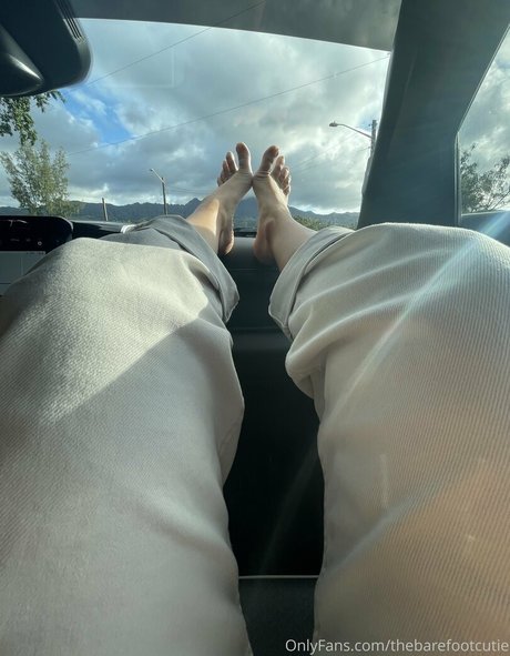 thebarefootcutie model perfect pic