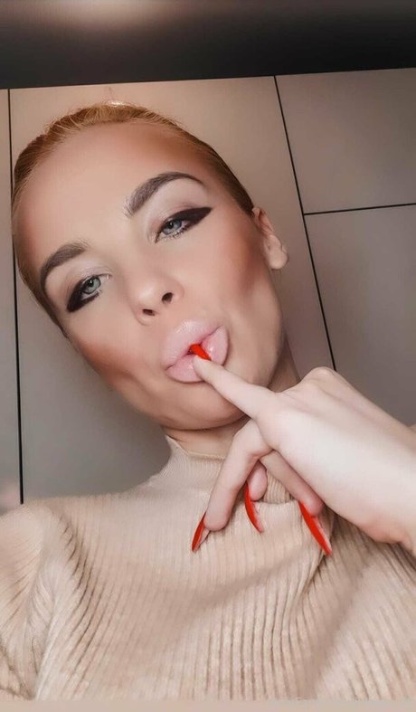 juleeya 69 naked star picture