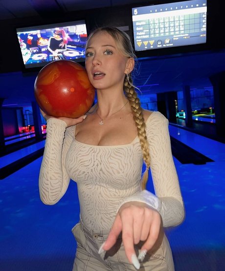 sophia ilysm pornstar erotic image