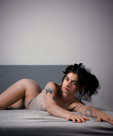 Maria Decomo perfect star image