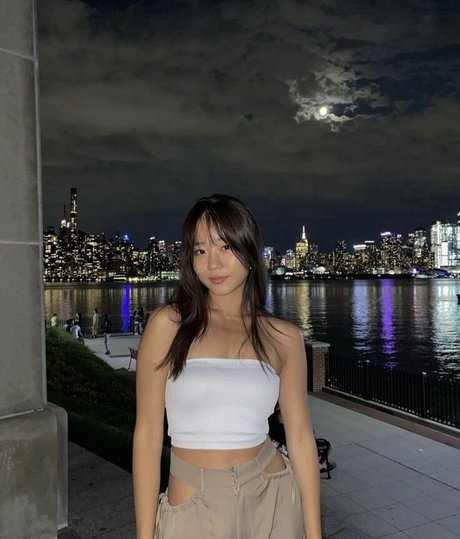 Evelyn Ha star free pics