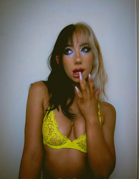 nakedella model hot image