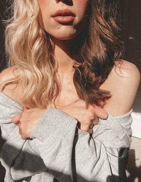 nakedella beautiful actress galleries