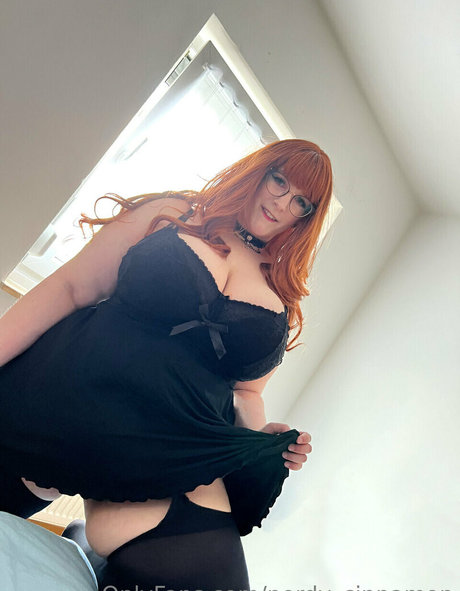 Nerdy Cinnamon model xxx photos