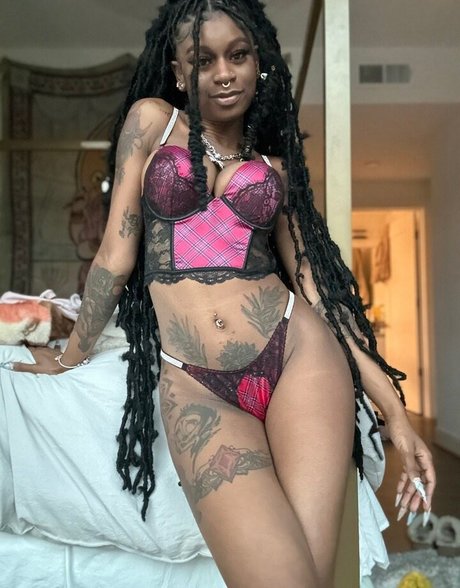 yungyannahfetish sex actress img