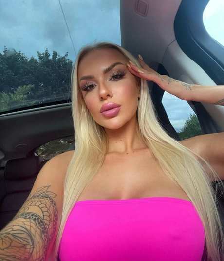 Nikita Reign star top img