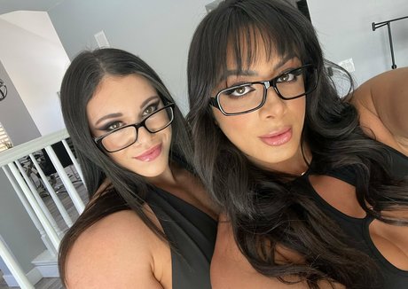 Ranya Dally exclusive star gallery