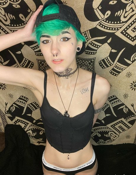 baby pale free model top picture