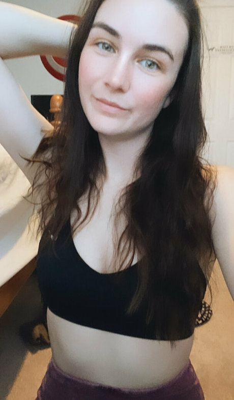 embertay pretty model pic