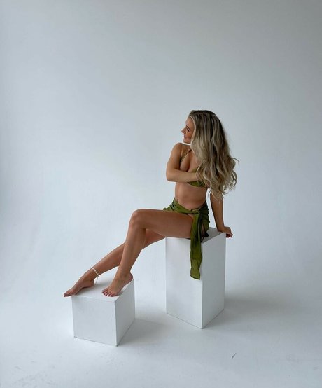 Molly Marsh star pretty archive