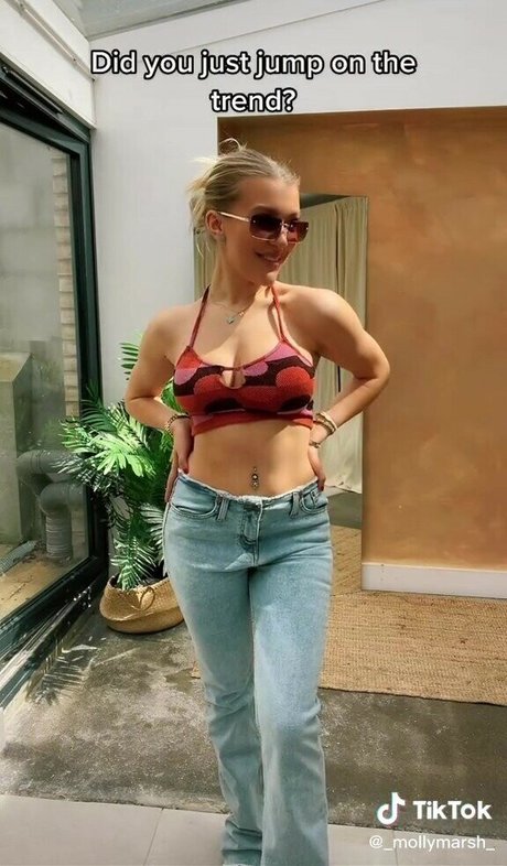 Molly Marsh sexy actress galleries