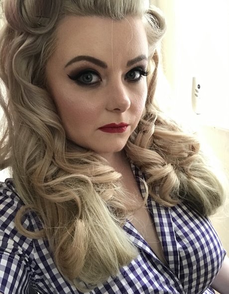 curvydanni exclusive actress archive