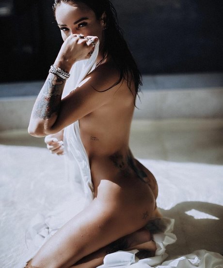 Aiza Dolmatova pornstar erotic picture