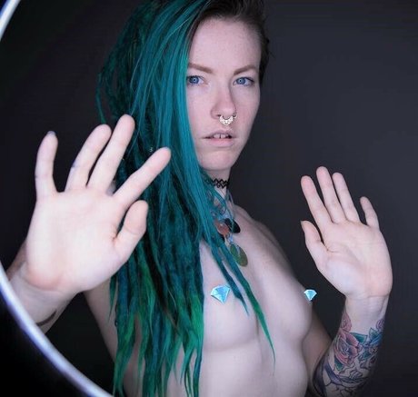 BluTube star hot picture