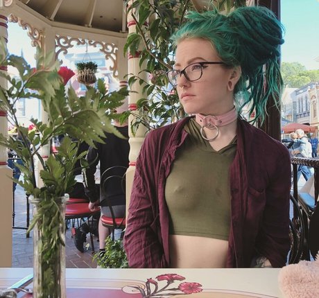 BluTube hot actress pics