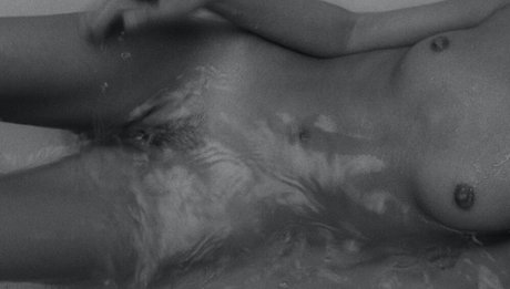 Julia Slip hd actress img