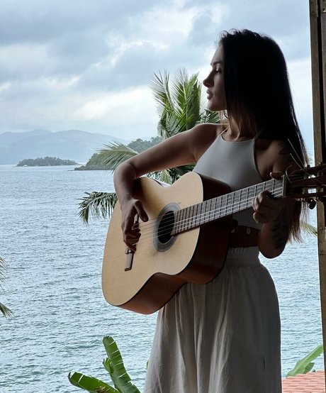 Gabi Melim nude actress photos