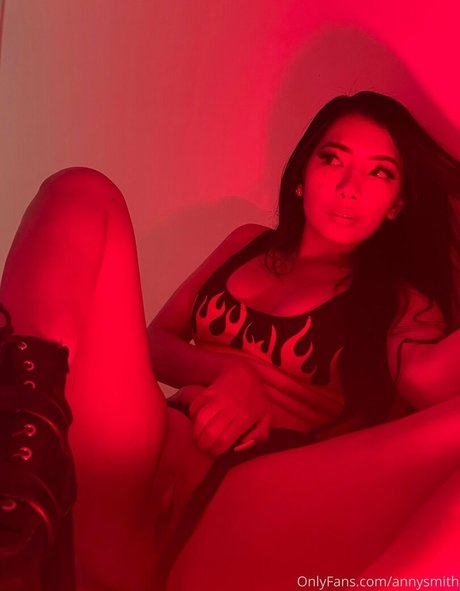 annysmith sexy model pic