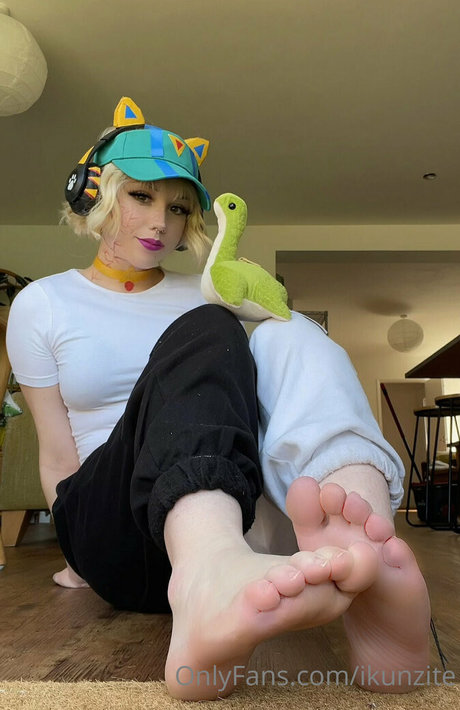 ikunzite star nude photo