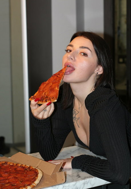 yummy kris69 pretty actress pic