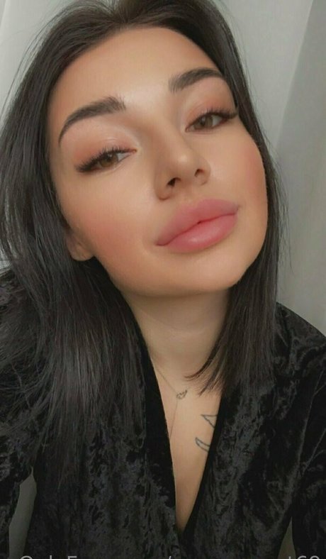 yummy kris69 model hd img