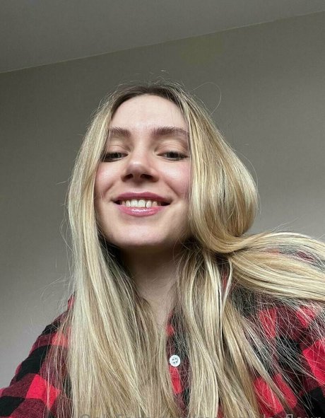 your paradisse model naked img