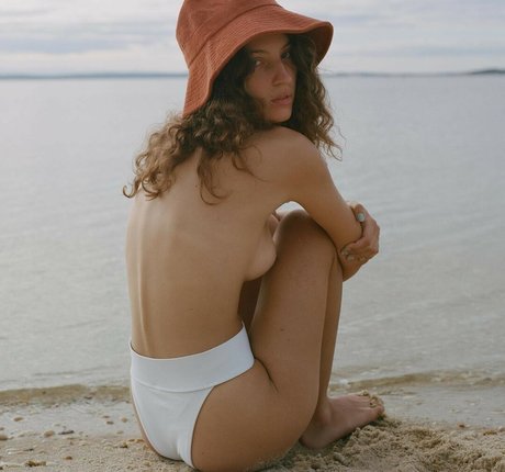 Ava Pearlman model nude gallery