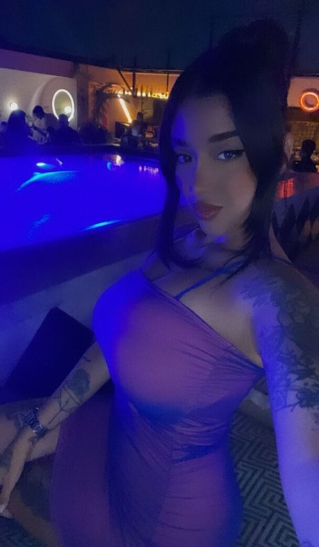 May Bakshi star perfect photo