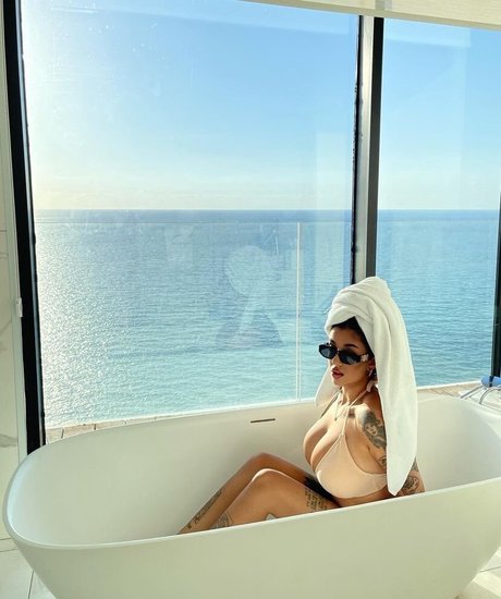 May Bakshi model high quality image