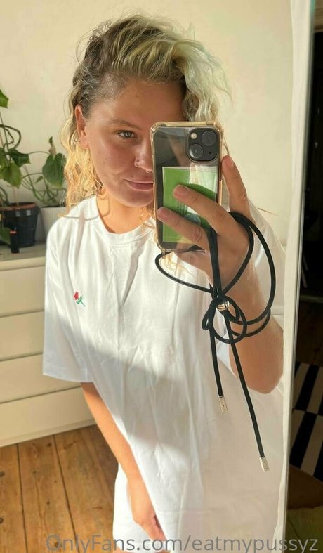 lovelyrachel2000 art model pic