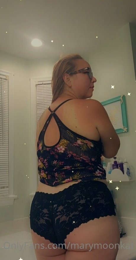 blonde babe onlyfans pretty pics