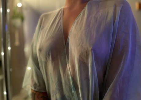 xxxhotti naked actress photo