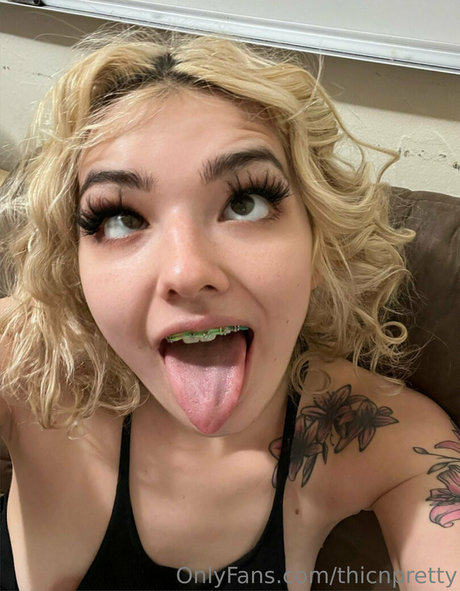 thicnpretty erotic star galleries