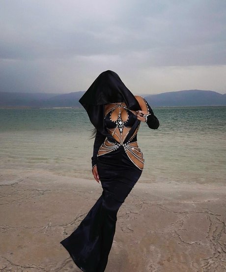 Nikita Dragun model art picture