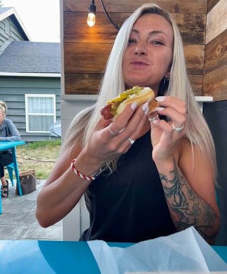 Jordan Elizabeth pretty pornstar pics