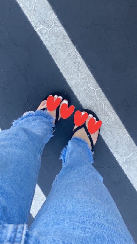 chi model exclusive image