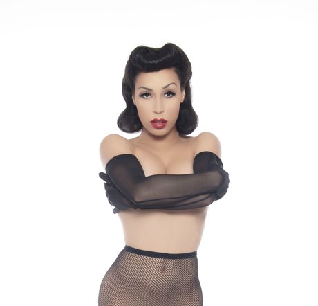 Delilah DuBois nude star img