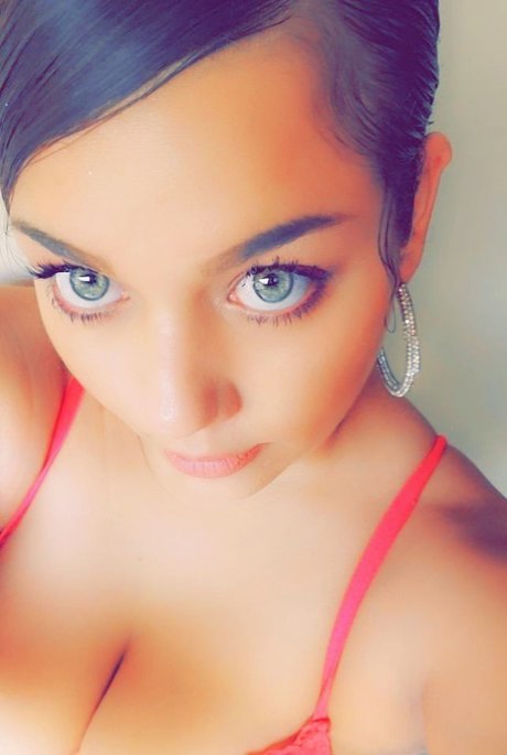 Pretty N Lace pornstar pretty photo