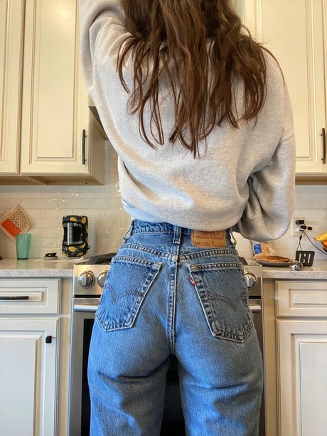 Puffy Peach Petite model adult img