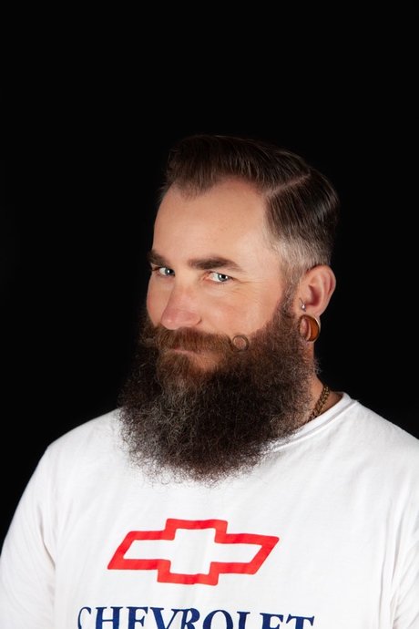 Dad Bod Poz hot model pictures