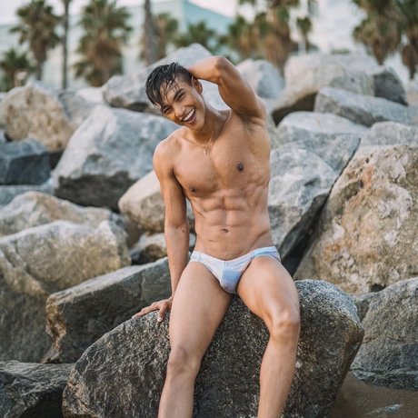 Chriz erotic model photo