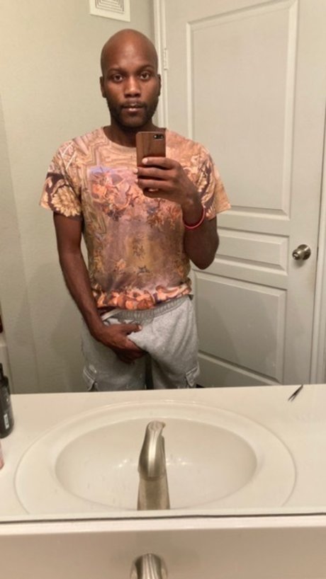 _GURU model nude photo