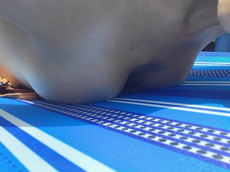 QueenV nudes model images