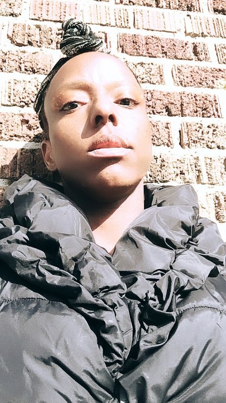 Qu33n Mandy star xxx pics