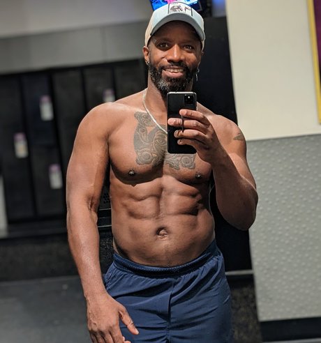 Race Cooper exclusive star pics