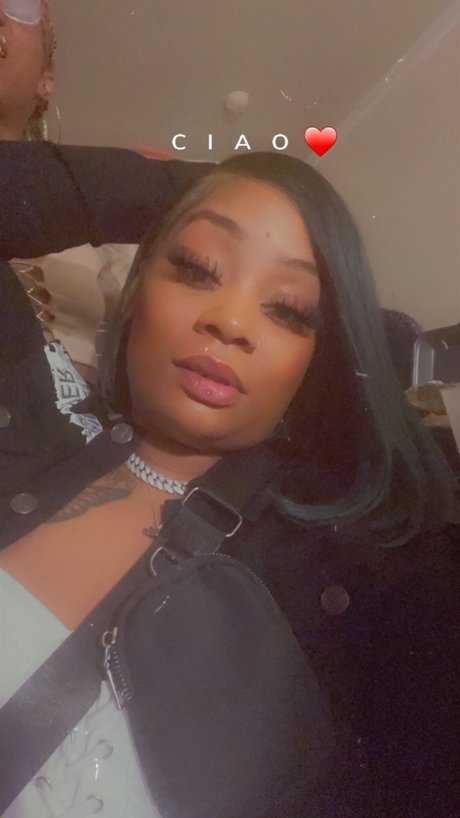 Dolly molly pornographic model image