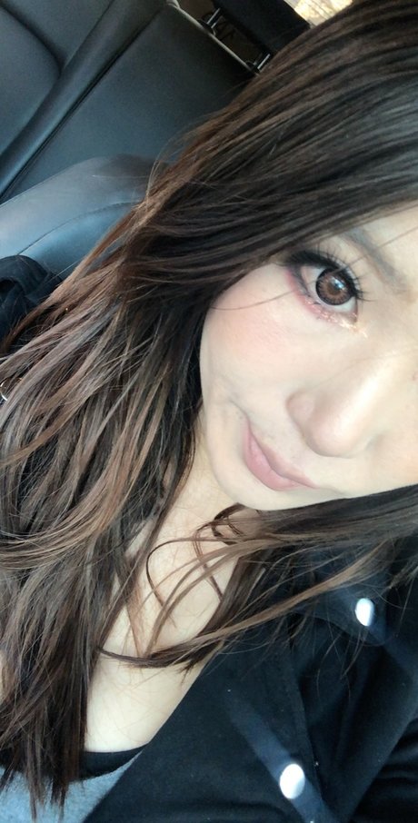 Yuri waifu pornographic model images